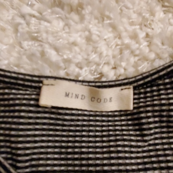 Mind code crop top with tie in front - Picture 5 of 6